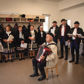 Zväčšiť fotografiu - V horovciach utekali so starostami, v opatovciach krstili zbrojnicu - TSK_AED Opatovce_mini (10 of 24)